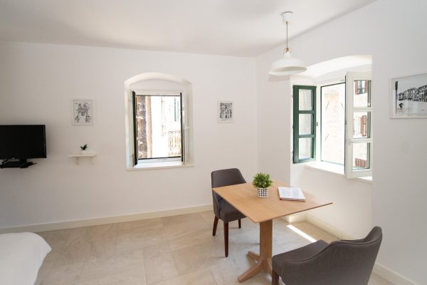 Katareo studio apartman Kotor trpezarija